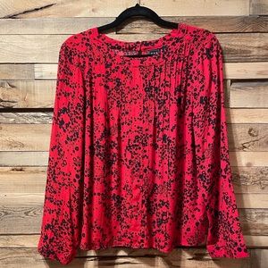 GAP Women’s Red and Black Floral top size Small
